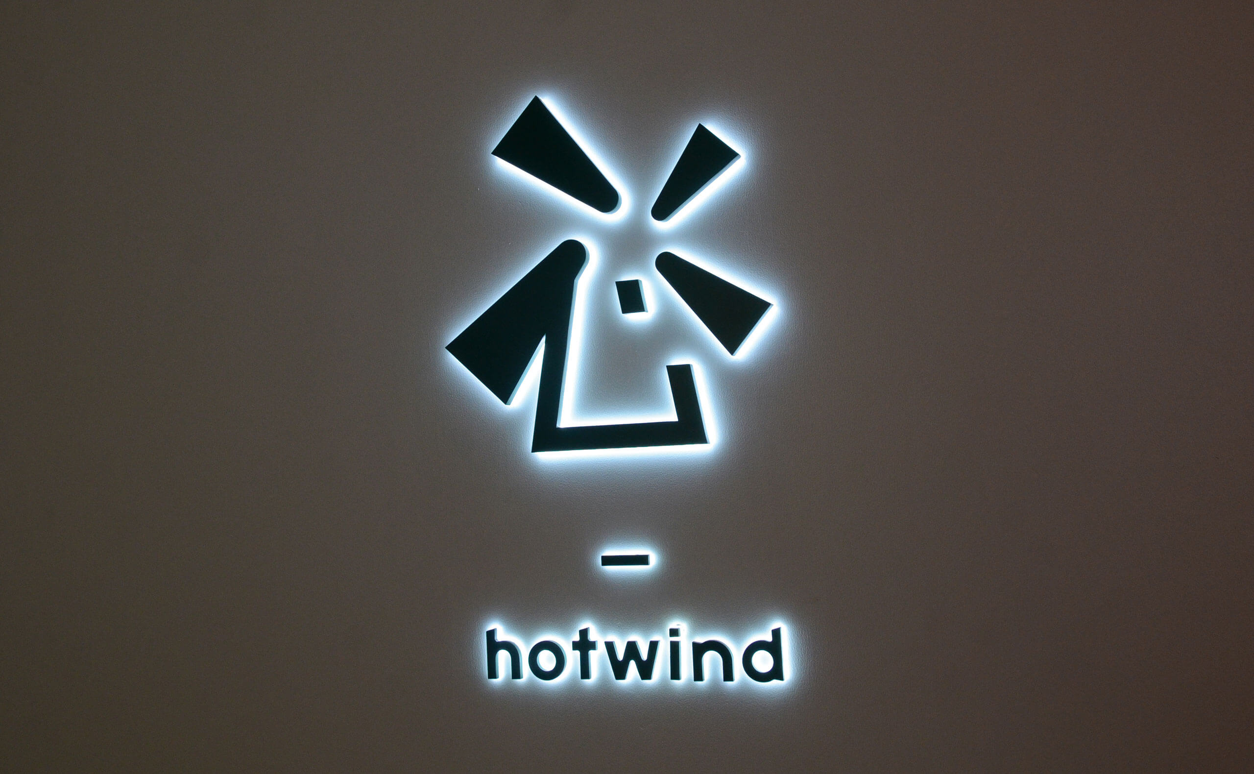 Luxury Metal Backlit Channel Letters For Hotwind