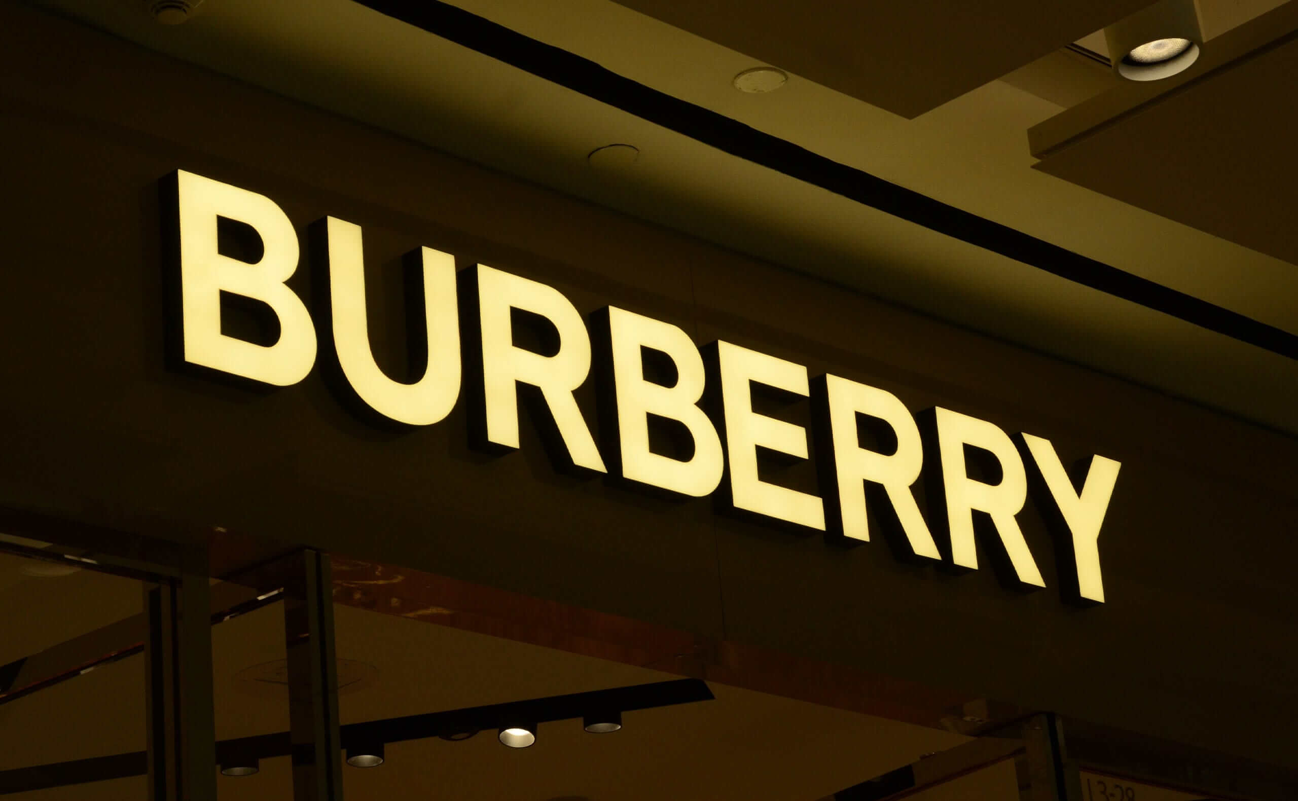 Metal Front Lit Trimless Channel Letters For Burberry