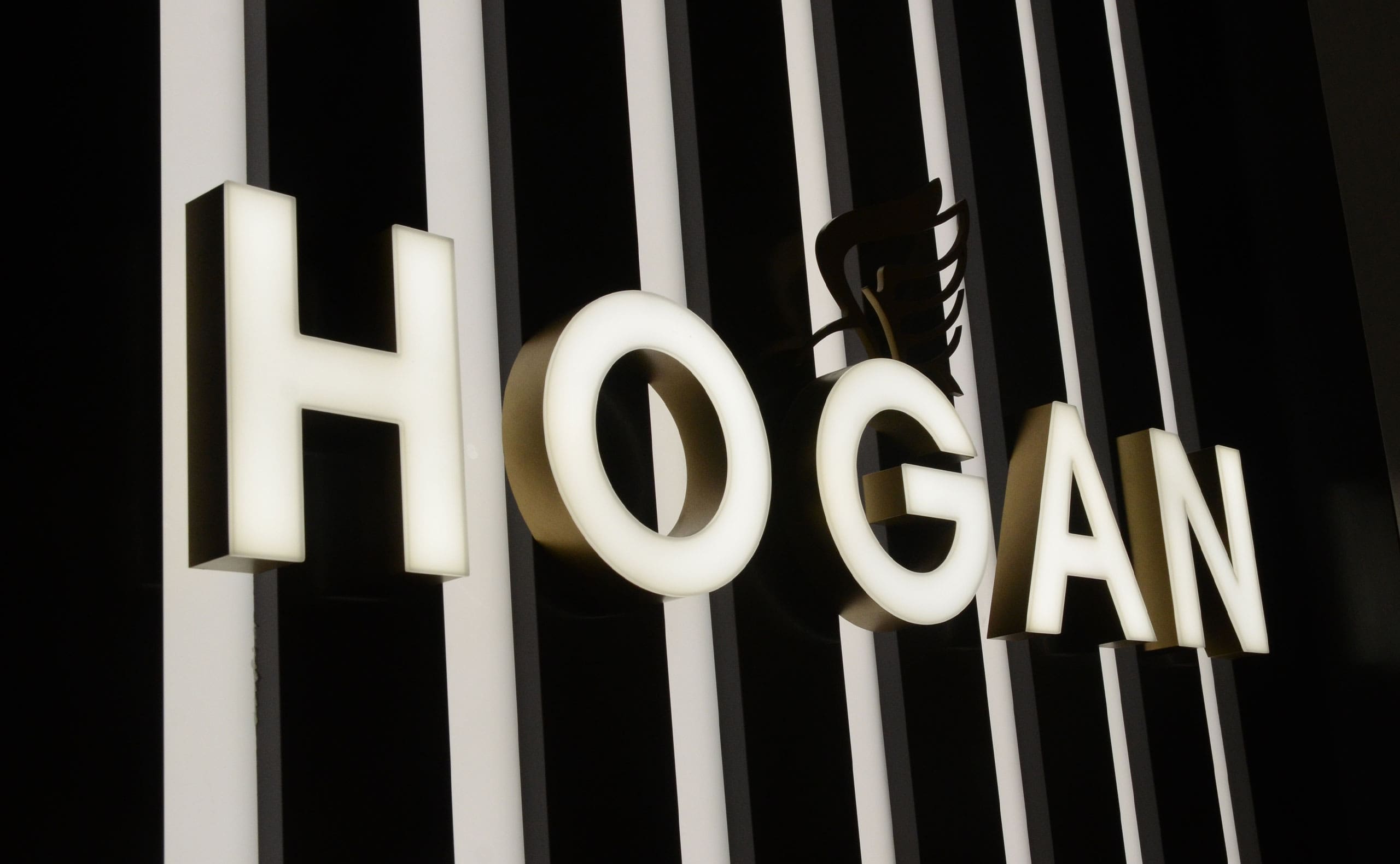 Metal Front Lit Trimless Channel Letters For Hogan