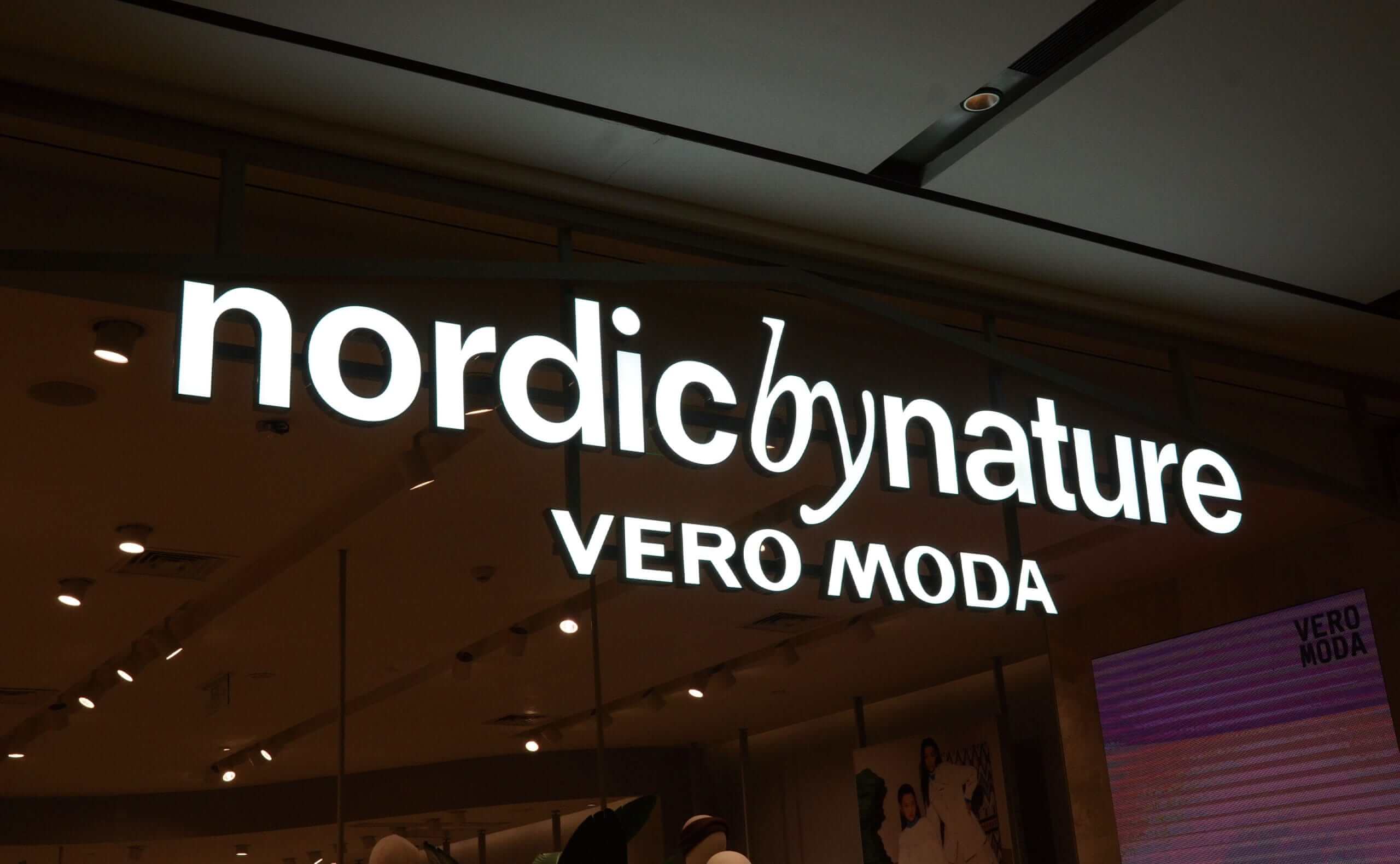 Metal Front Lit Trimless Channel Letters For Vero Moda
